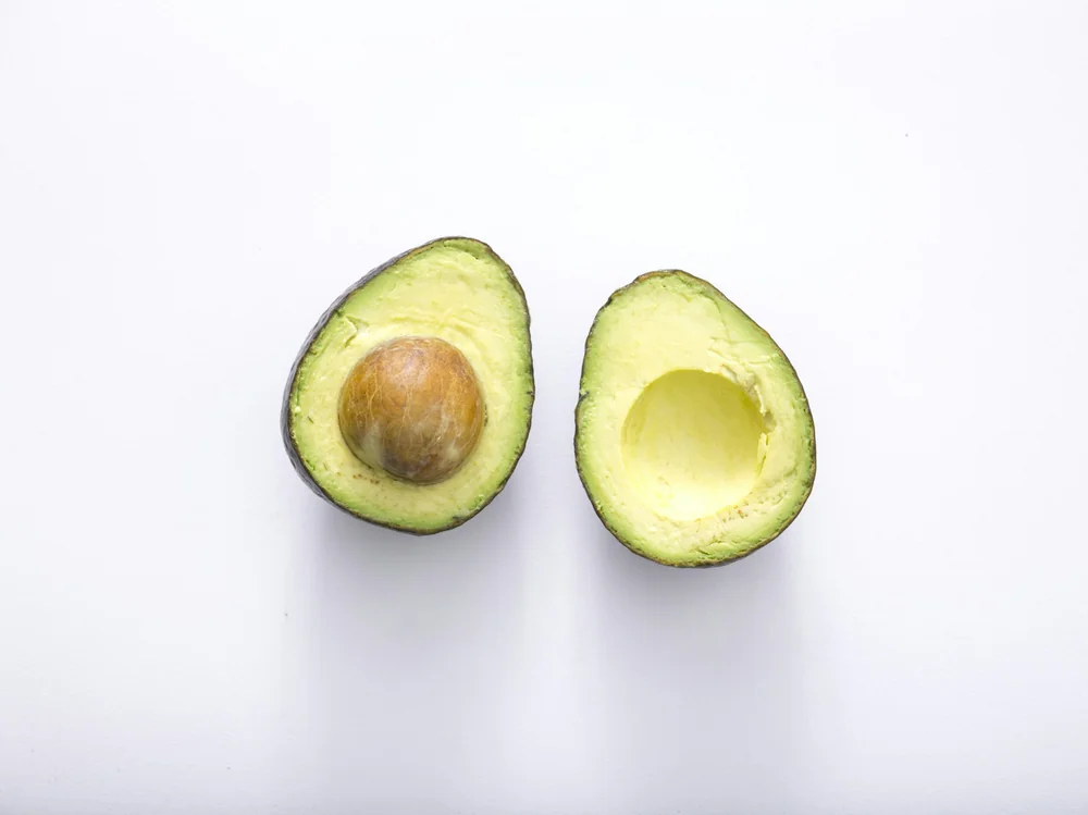 Aguacate abierto, imagen de referencia